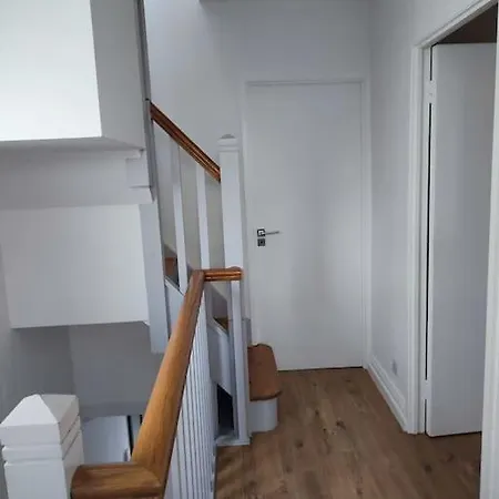 New Bright 4 Bedroom In Leafy South Dublin Lejlighed *