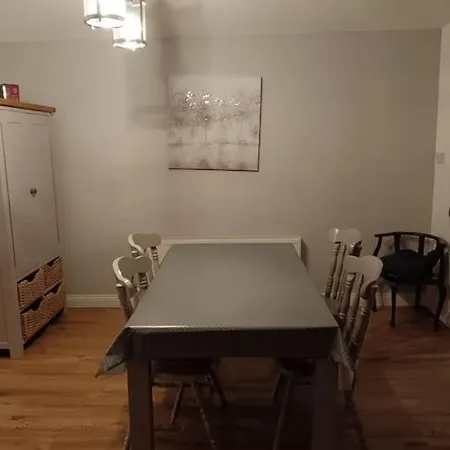 New Bright 4 Bedroom In Leafy South Dublin * Sandyford