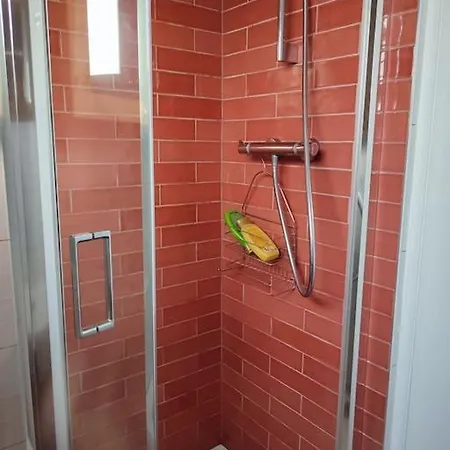 New Bright 4 Bedroom In Leafy South Dublin Lejlighed