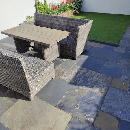Lejlighed New Bright 4 Bedroom In Leafy South Dublin